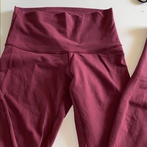 Lululemon High rise Maroon wunder under 28”